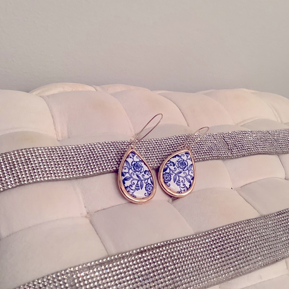 Beautiful St. Thomas Earrings - Picture 3 of 3